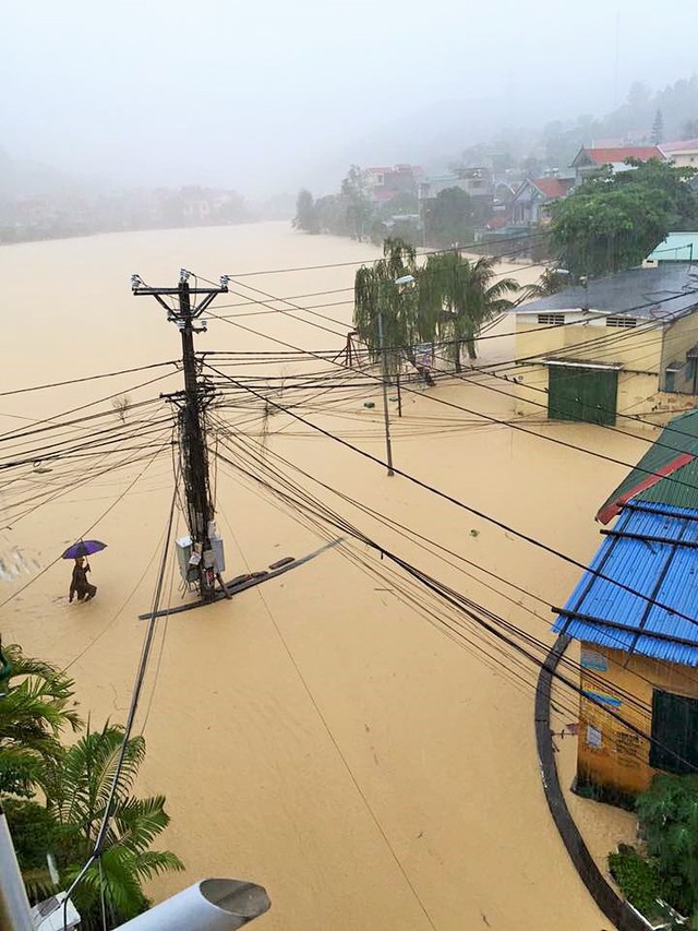 Giao thông khu vực Cẩm Phả gần như bị tê liệt