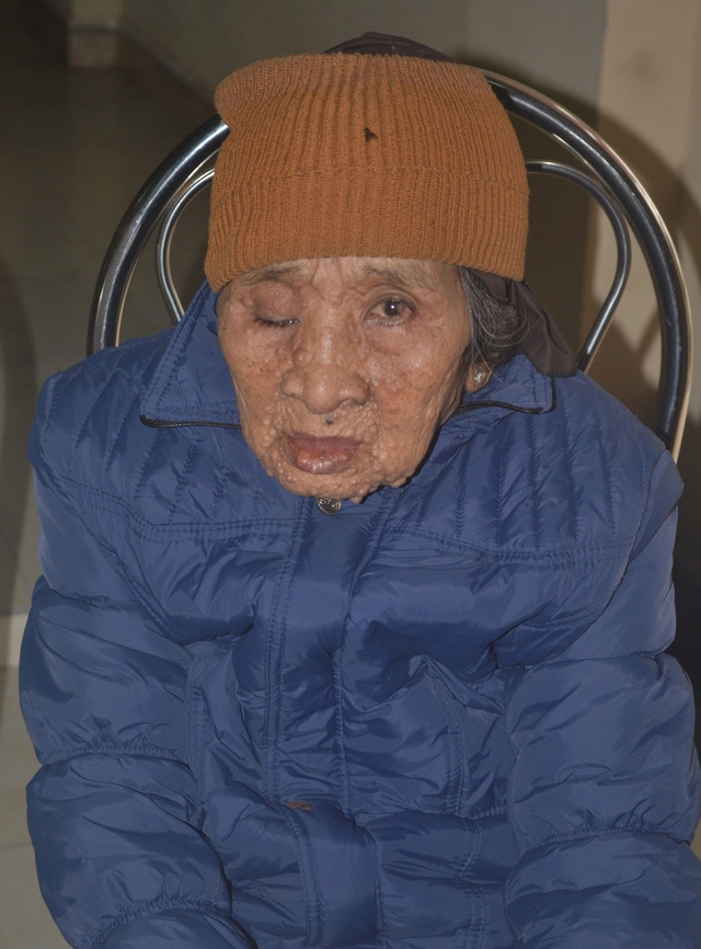 71 tuổi nhưng hơn 60 năm bà Nến phải sống trong bệnh tật và sự khổ hạnh