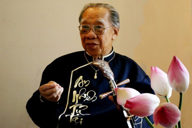 Giáo sư Trần Văn Khê, cây đại thụ trong giới học thuật Việt Nam vừa qua đời rạng sáng hôm nay (24/6).