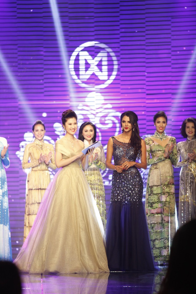 Lần đầu tiên một Hoa hậu thế giới xuất hiện trong chương trình sắc đẹp ở VN để tham dự và trao giải