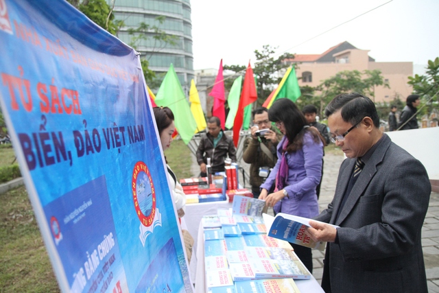 Tại Ngày sách Đà Nẵng 2015, người dân Đà Nẵng sẽ được tiếp cận với nhiều tài liệu quý giá khẳng định chủ quyền biển đảo Việt Nam. Ảnh Đức Hoàng