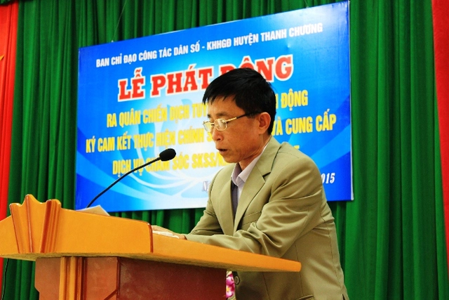 Ông Lô Hoài Dung, Chủ tịch UBND xã Ngọc Lâm, Thanh Chương phát biểu quyết tâm xây dựng xã “không có người sinh con thứ 3 trở lên”