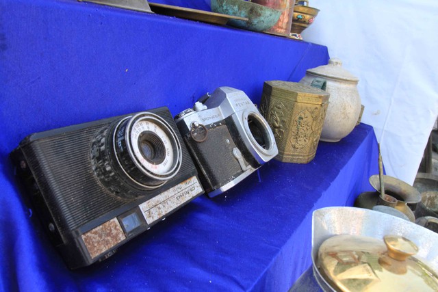 Một số máy ảnh cũ tại chợ phiên đồ xưa Đà thành. Ảnh Đức Hoàng