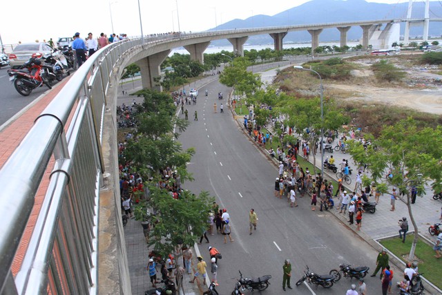 Vụ tai nạn kinh hoàng xảy ra trên cầu Thuận Phước. Ảnh Đức Hoàng
