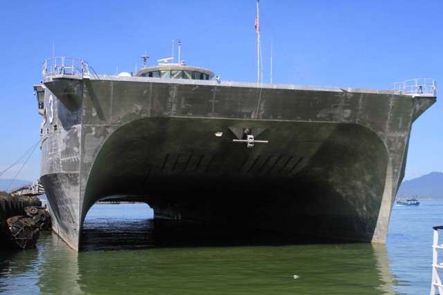 Tàu cao tốc USNS Millinocket (JHSV 3) cập cảng Tiên Sa (Đà Nẵng). Ảnh Đức Hoàng