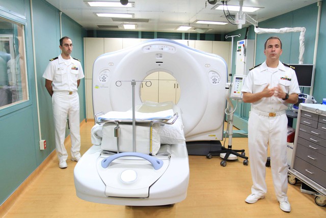 Bên trong tàu bệnh viện USNS Mercy (T-AH-19) có đầy đủ trang thiết bị hiện đại...Có 1.000 giường bệnh cùng năng lực phẫu thuật đa khoa, chỉnh hình, tim và lồng ngực, tai mũi họng, thần kinh, tiết niệu, nha khoa, sản phụ khoa…Ảnh Đức Hoàng