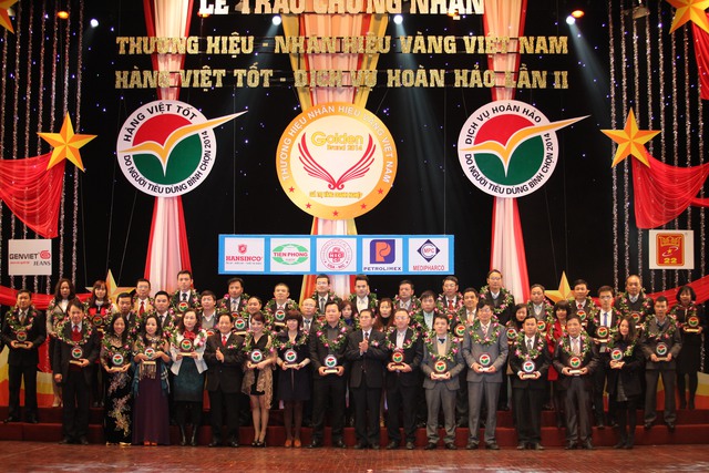 VitaDairy được nhận giải Hàng Việt tốt - dịch vụ hoàn hảo.