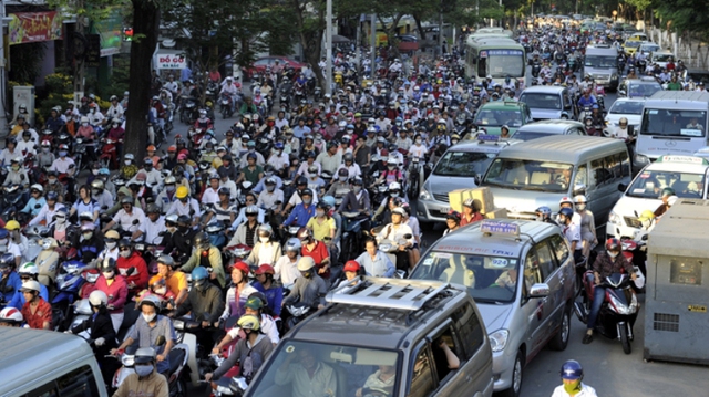 Nút giao thông tại đường Hoàng Văn Thụ, Cộng Hoà, Hoàng Văn Thụ đổ về sân bay Tân Sơn Nhất cũng kẹt cứng vì lượng người tìm đường vào sân bay quá lớn. Được biết, Bộ GTVT đã làm việc với quận Tân Bình để tìm những giáp pháp để khắc phục tình trạng kẹt xe tại nhu vực này vào những dịp lễ Tết