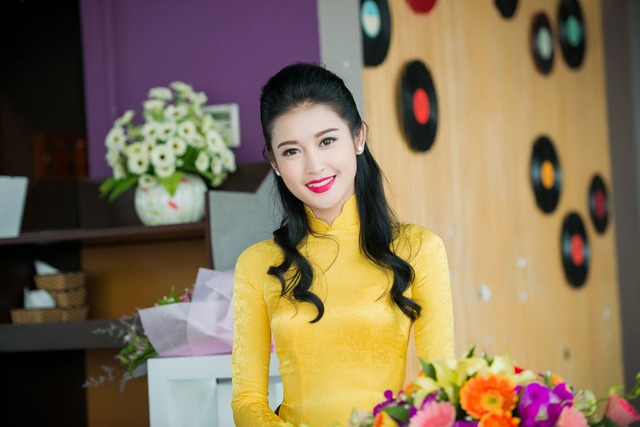 Huyền My cũng bật mí, dịp Tết này cả gia đình cô đã lên kế hoạch đi du lịch Hàn Quốc để kỷ niệm cho một năm đáng nhớ với danh hiệu Á hậu của cô tại cuộc thi Hoa hậu Việt Nam 2014.