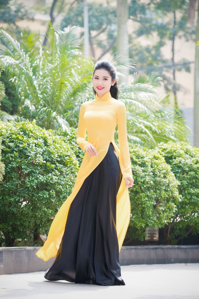 Với lịch trình làm việc dày đặc, Á hậu Huyền My di chuyển như một con thoi kể từ sau khi giành ngôi vị Á hậu 1 tại đêm chung kết cuộc thi Hoa hậu Việt Nam 2014.