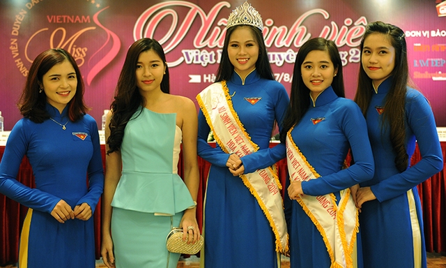 Các thí sinh đoạt giải Nữ sinh duyên dáng Việt Nam trong các mùa trước.