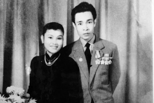 Ông bà ngoại của Thanh Hiền 
(hai NSƯT Nguyễn Thuý Năm và Trần Thượng Tư).
