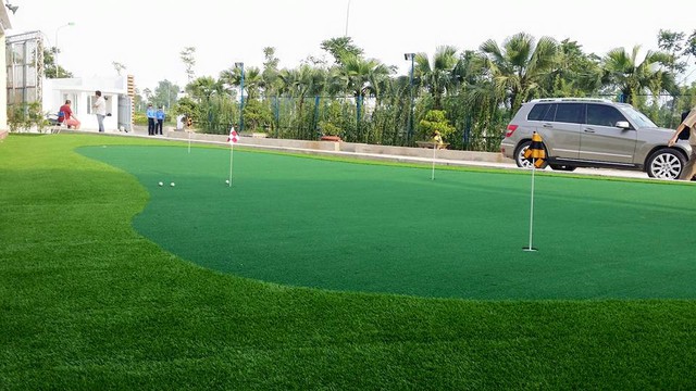 Sân cỏ phụ vụ thể thao chính là sân tập golf hoành tráng mang tên Mỹ Đình Pearl