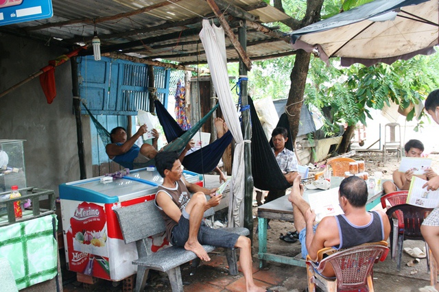 ... và nơi đâu đội truyền thông đi qua, nơi đó cũng đọng lại khung cảnh tương tự hình ảnh này.