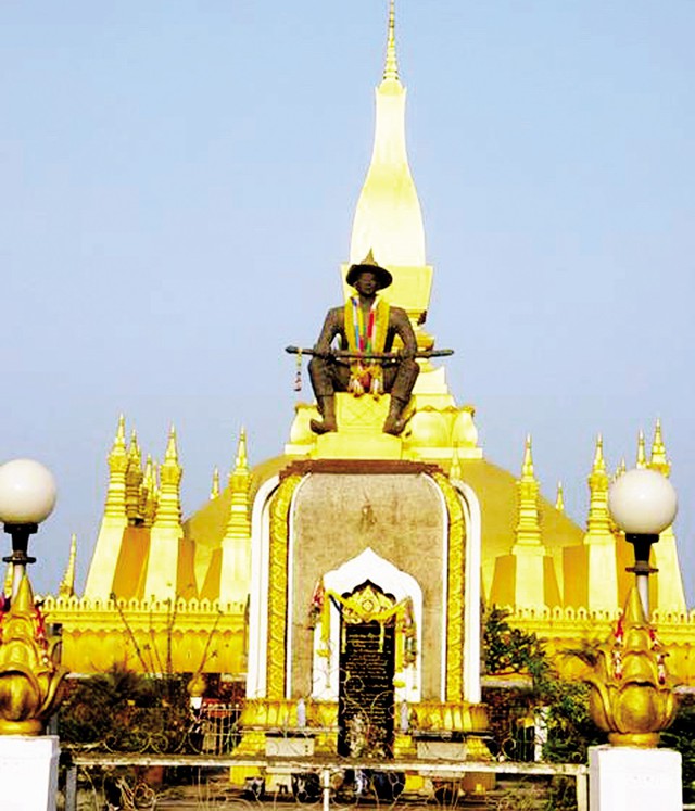 Ngôi chùa Pha That Luang (còn gọi là Ngôi tháp vĩ đại hay Tháp xá lợi linh thiêng) là một đài tưởng niệm tôn giáo tiêu biểu nhất của quốc gia Lào.