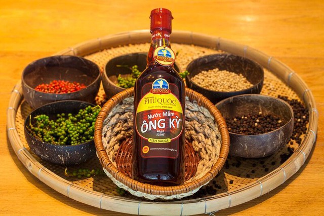 
Nước mắm truyền thống tại các nhà thùng Phú Quốc được sản xuất theo quy trình chất lượng nghiêm ngặt
