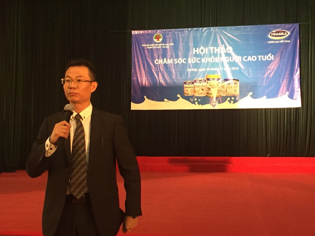 Tiến sĩ Nguyễn Hoàng Lê – Giảng viên học viện Quân Y, chuyên khoa gan mật Bệnh viện 103-TP.Hà Nội- phát biểu tại hội thảo.