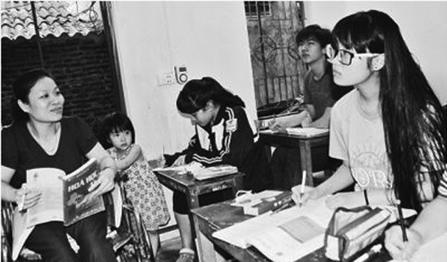 Lớp học cho các em có hoàn cảnh khó khăn của cô giáo Hà Thị Minh Huệ. Ảnh: Hoàng Hùng