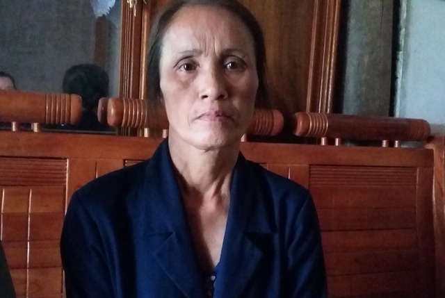 
B&agrave; Thị lo lắng v&agrave; quyết t&acirc;m chữa trị bệnh t&igrave;nh để con trai kh&ocirc;ng t&aacute;i diễn h&agrave;nh động tương tự. Ảnh: Thi&ecirc;n &Acirc;n.
