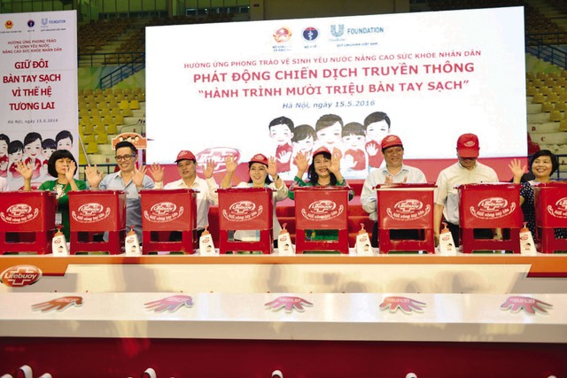 Đại diện Bộ Y tế, Bộ GD&ĐT và Quỹ Unilever Việt Nam tại Lễ phát động Chiến dịch truyền thông “Hành trình 10 triệu bàn tay sạch”. Ảnh: P.V