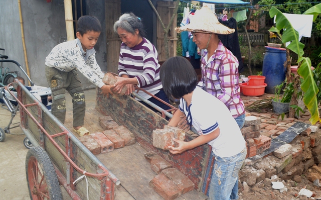 
Cuộc sống nghèo khó của gia đình bà Xuân đang rất cần giúp đỡ. Ảnh: Đ.Tuỳ
