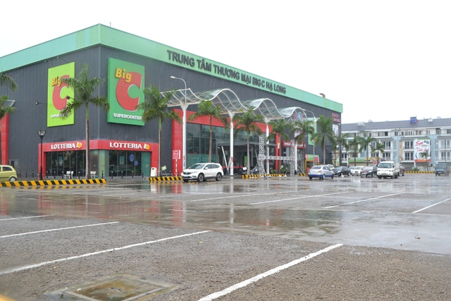 
Các trung tâm mua sắm lớn của TP Hạ Long vắng khách
