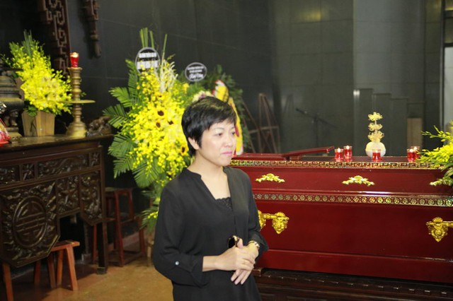 
MC Thảo Vân xúc động nghẹn ngào. Cũng như các nghệ sĩ khác, chị trân trọng tinh thần làm việc của NSƯT Phạm Bằng.
