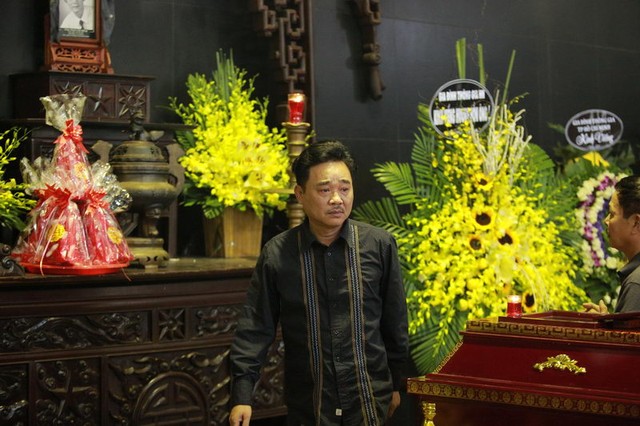 
Diễn viên Quốc Khánh chia sẻ: Phạm Bằng là nghệ sĩ chúng tôi rất nể trọng vì cuối đời vẫn làm nghề, đóng góp cho nghệ thuật.

