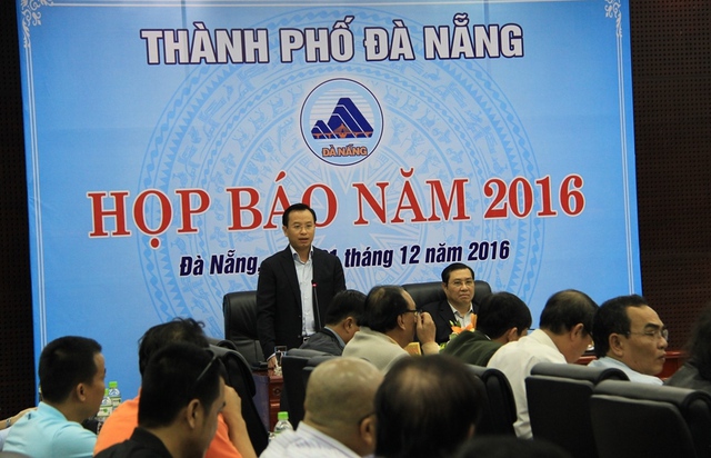 
Bí thư Thành ủy Nguyễn Xuân Anh phát biểu tại buổi họp báo. Ảnh: Đức Hoàng
