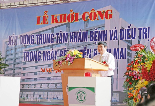 
Thứ trưởng Bộ Y tế Nguyễn Viết Tiến phát biểu tại Lễ khởi công.
