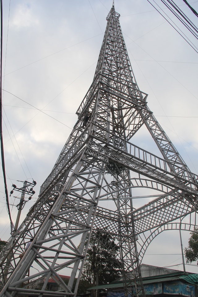 
Tháp Eiffel ở xứ đạo Yên Đại.
