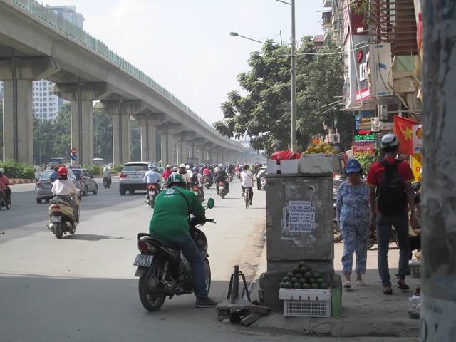 
Việc cảnh báo nguy hiểm vẫn chỉ xuất phát từ một phía, còn việc có tuân thủ hay thực hiện hay không lại chủ yếu nằm ở ý thức của người dân.
