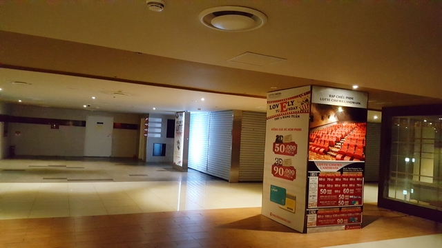 
Tầng 5, tầng 6 của Lotte Cinema không bóng người sau lệnh tạm dừng hoạt động.
