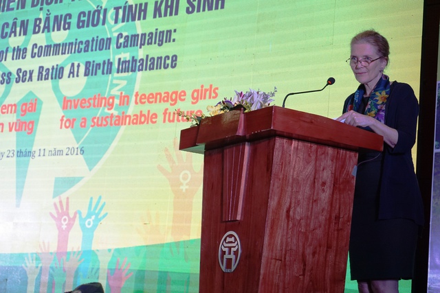 
Bà Astrid Bant, Trưởng Đại diện UNFPA phát biểu tại buổi lễ
