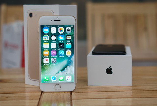
iPhone 7, 7 Plus chính hãng sẽ lên kệ tại Việt Nam từ ngày 11/11, có đầy đủ các màu và dung lượng. Ảnh: Thành Duy.
