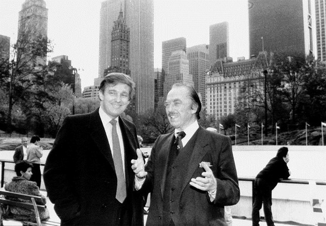
Donald Trump và cha tại sân trượt băng Wollman Rink, Công viên Trung tâm, New York, năm 1987. Ảnh: Getty.
