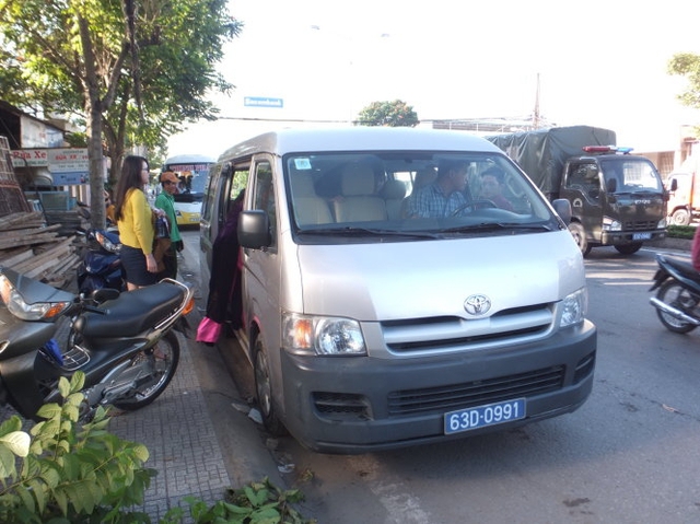 Chiếc xe của C&ocirc;ng an Mỹ Tho (Tiền Giang) cho đo&agrave;n đưa d&acirc;u mượn - Ảnh: Ch&acirc;u Th&agrave;nh