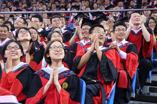 Trung Quốc đứng thứ tám trên bảng xếp hạng các hệ thống giáo dục đại học năm 2016 củaQS. Các trường tốt nhất nước này là Đại học Thanh Hoa (thứ năm châu Á, thứ 24 thế giới), Đại học Bắc Kinh (thứ chín châu Á, thứ 39 thế giới) và Đại học Phục Đán (thứ 11 châu Á và 43 thế giới). Ảnh: Pku.edu.cn.