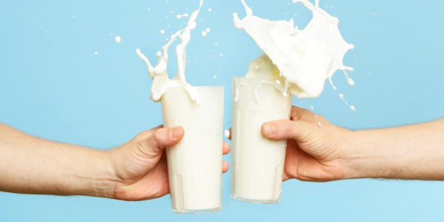 
Uống sữa nhiều hơn 3 cốc mỗi ngày có thể gây ra nhiều tác dụng phụ. Ảnh: Huffingtonpost.

