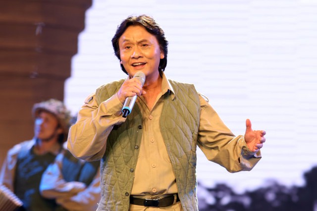 
Những ca kh&uacute;c c&aacute;ch mạng gắn b&oacute; với cuộc đời hoạt động của NSƯT Quang L&yacute;
