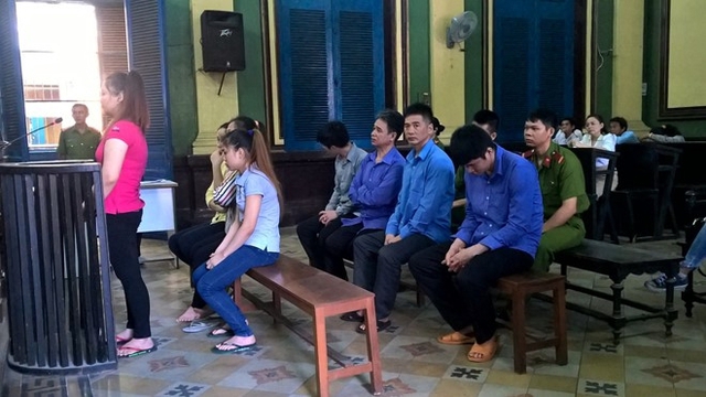 Lừa du kh&aacute;ch l&ecirc;n ph&ograve;ng kh&aacute;ch sạn để massage, nh&oacute;m Linh v&agrave; Tuyền ra tay trộm t&agrave;i sản. Ảnh: Thăng Long.