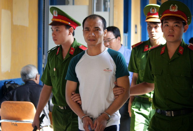 Bị c&aacute;o Trần Quang Tuyến được &aacute;p giải sau phi&ecirc;n t&ograve;a.