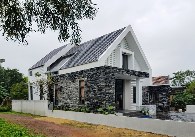 Ng&ocirc;i nh&agrave; của anh H&ugrave;ng rất h&uacute;t mắt với ngoại thất độc đ&aacute;o.