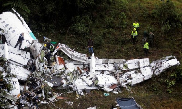 
Máy bay chở đội bóng Bazil gặp nạn tại Colombia hôm 29/11. Ảnh: Reuters
