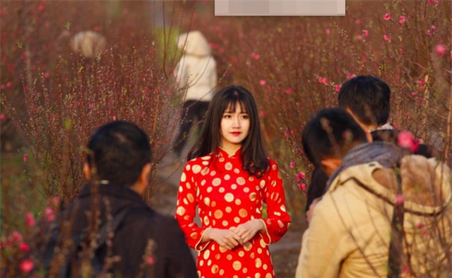 Điều th&uacute; vị chưa kể c&ugrave;ng ai của c&ocirc; g&aacute;i vườn đ&agrave;o tr&ecirc;n b&aacute;o T&acirc;y đang hot nhất những ng&agrave;y cuối năm - Ảnh 1.