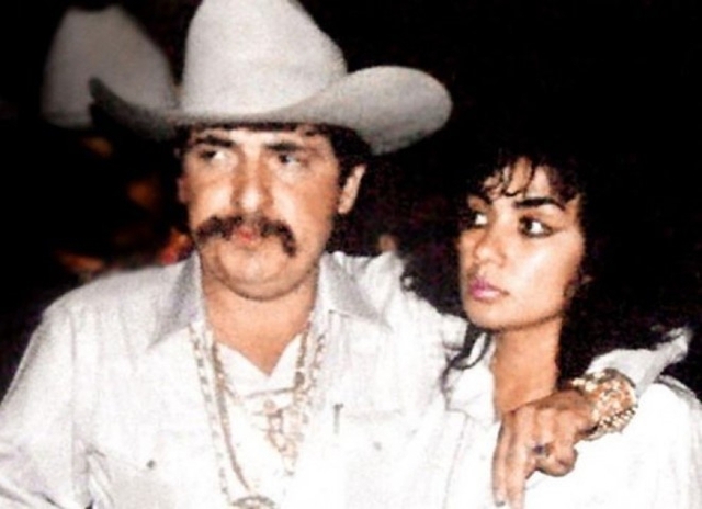 
Sandra Avila Beltran v&agrave; tr&ugrave;m ma t&uacute;y Juan Diego Espinosa Ramirez. Ảnh: Borderland Beat.
