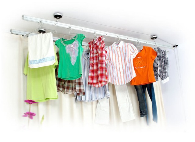 Khi phơi quần áo trong nhà, bạn đã góp phần làm độ ẩm trong nhà tăng lên 30% (Ảnh: Internet)