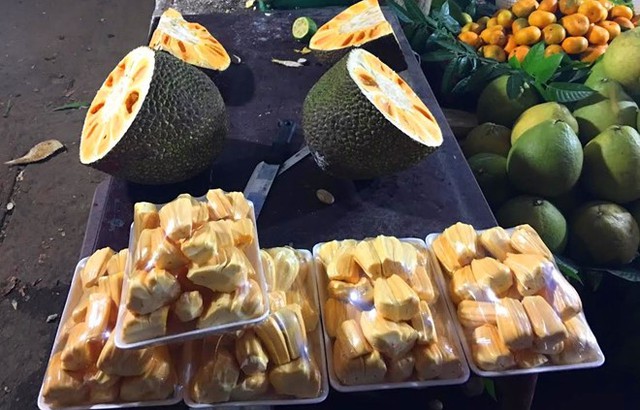 
Ở Việt Nam, người d&acirc;n kh&aacute; thờ ơ với m&iacute;t, thậm ch&iacute; c&ograve;n kh&ocirc;ng ăn v&igrave; sợ ủ ch&iacute;n bằng h&oacute;a chất độc hại.
