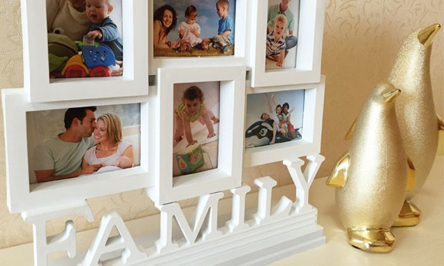 Chiếc khung ảnh với dòng chữ thiết kế FAMILY đẹp mắt và đầy ý nghĩa.