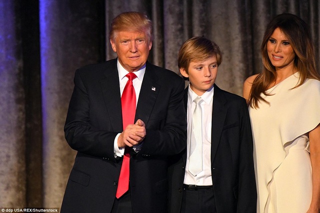 
Giây phút cả gia đình ông Donald Trump hồi hộp chờ kết quả bầu cử.
